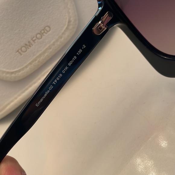 Tom Ford Emanuella- 02 01K Black Sunglasses - Picture 7 of 7